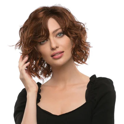 Peruki dla kobiet z naturalnie krótkimi włosami - Jak osiągnąć długość i objętość?